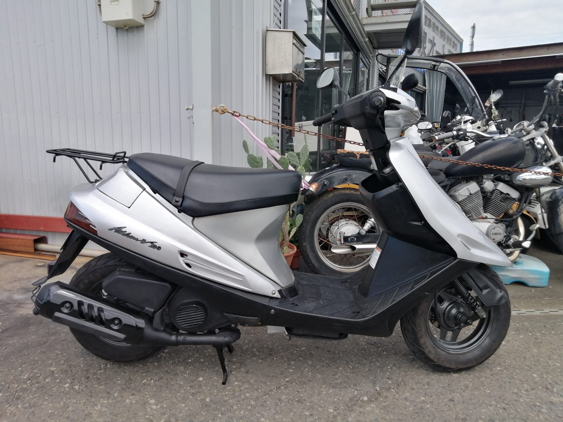 v100