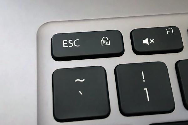 esc键
